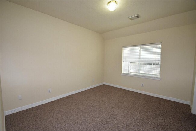 Building Photo - 12106 Laguna Pointe Ln