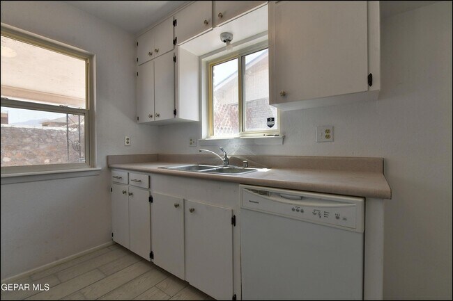 Building Photo - 6913 Pamlico Dr