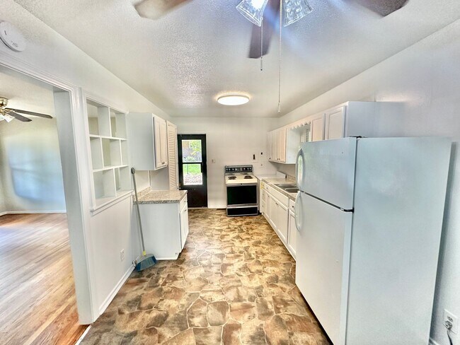 Building Photo - 1644 Nicholson Ave