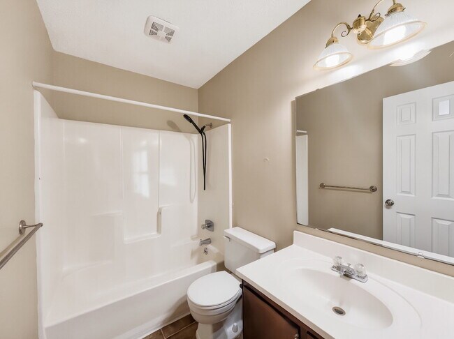 Building Photo - "Charming 2-Bedroom Retreat  in Mary Esther, FL!"