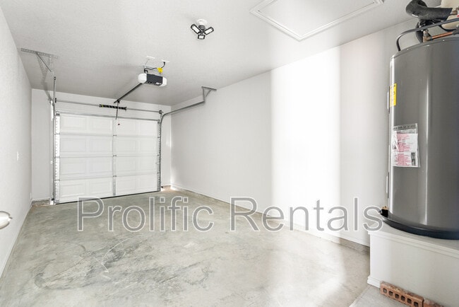 Building Photo - 107 Lost Trl