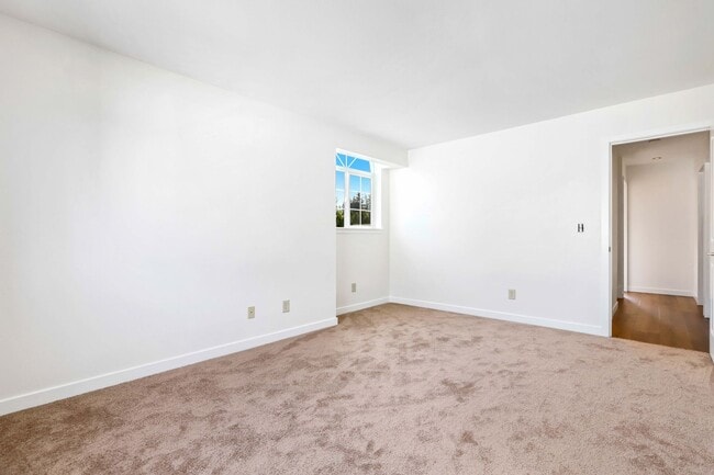 Building Photo - Beautiful Renovated Four Bedroom House for Rent in Renton Washington
