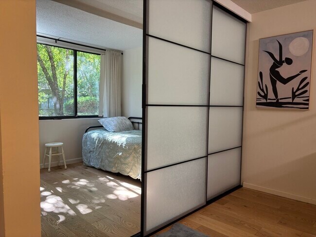 Building Photo - 1731 Beacon St