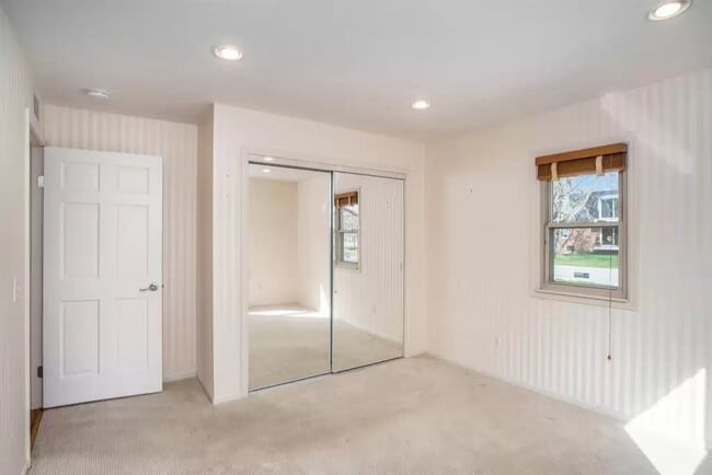 Building Photo - 4980 Ainsley Ave