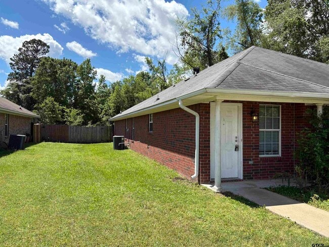 Building Photo - 113 Elm Creek Dr