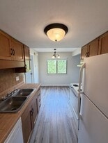 Building Photo - Lakewood Estates