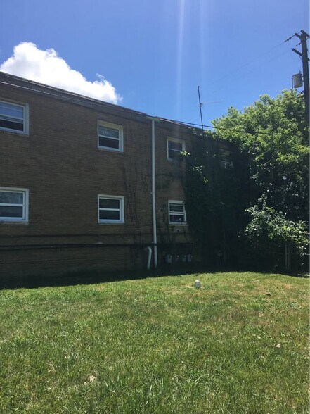 Building Photo - 7560 Mentor Ave