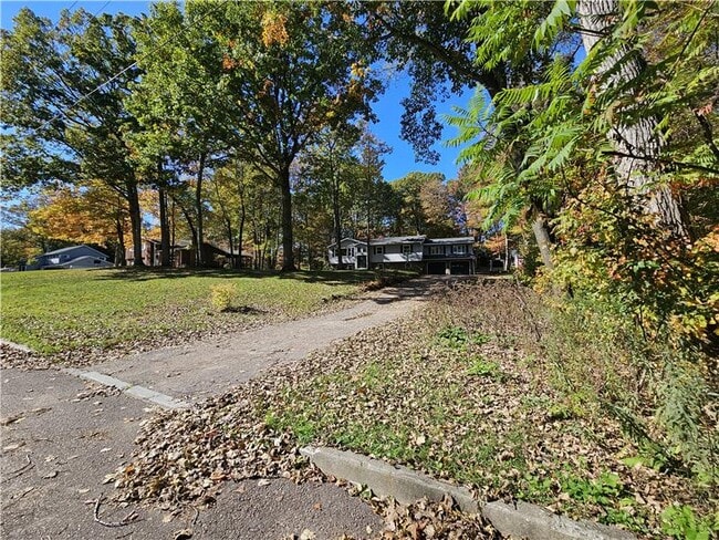 Building Photo - 19 Rustic Dr