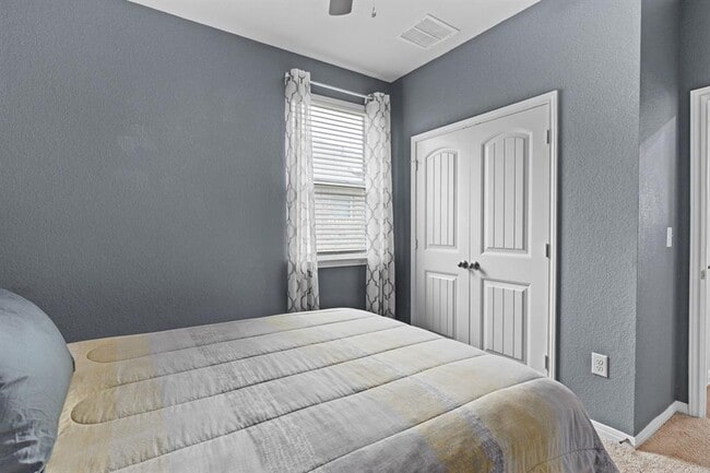 Building Photo - 117 Mackinac Ln