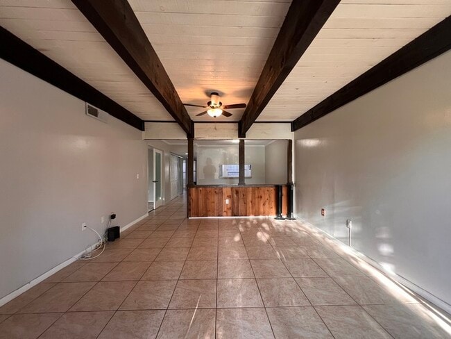 Building Photo - Stylish 2 Bed, 2 Bath Condo with Modern Am...