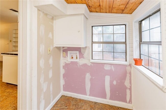 Building Photo - 2404 Schulle Ave
