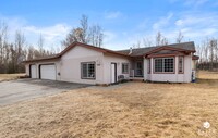 Building Photo - 4 BEDROOM | 3 BATHROOMS | 3 CAR GARAGE | M...