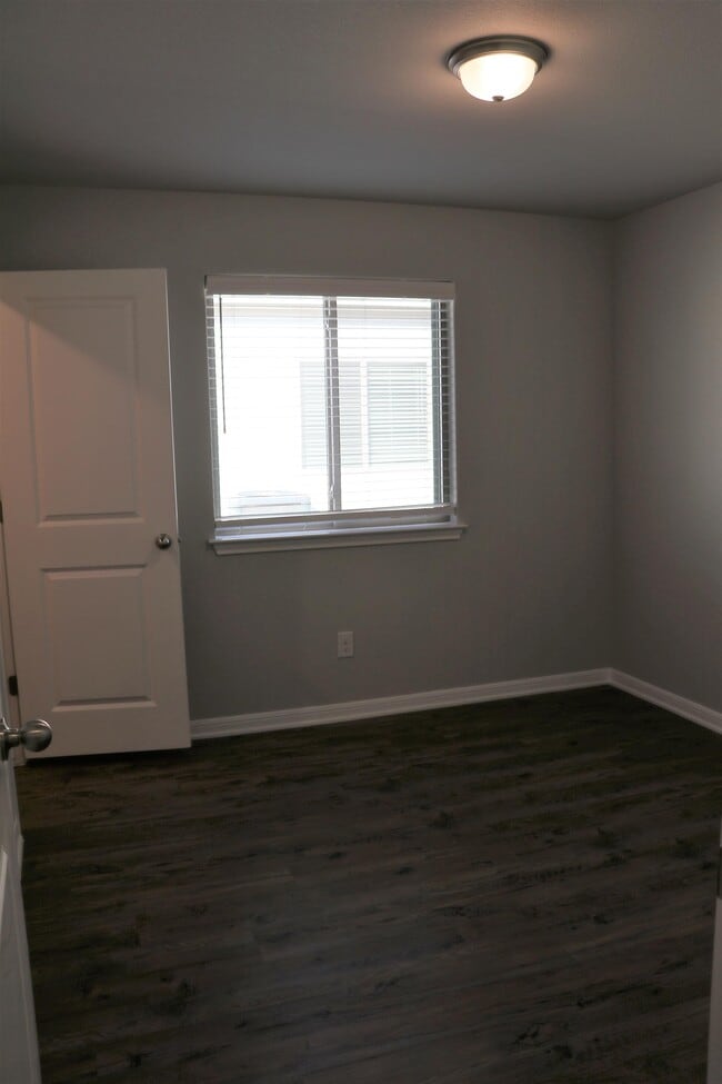 Building Photo - 1059 Aurora Grove Bend