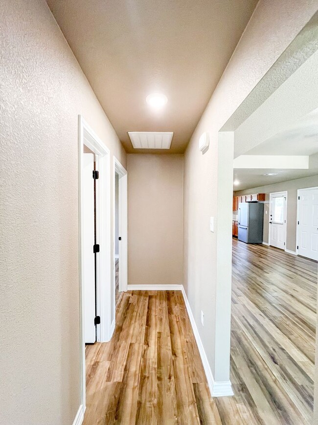 Building Photo - 1617 Pontotoc Trce