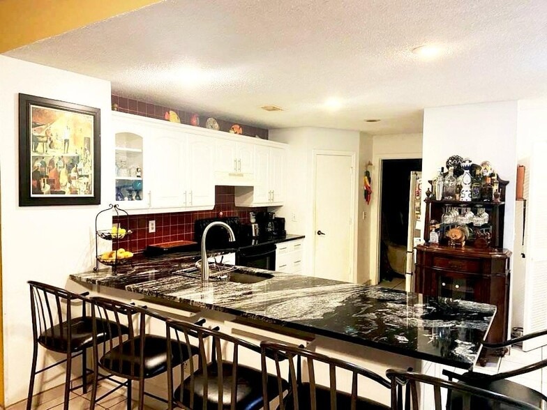 Kitchen - 684 Starstone Dr