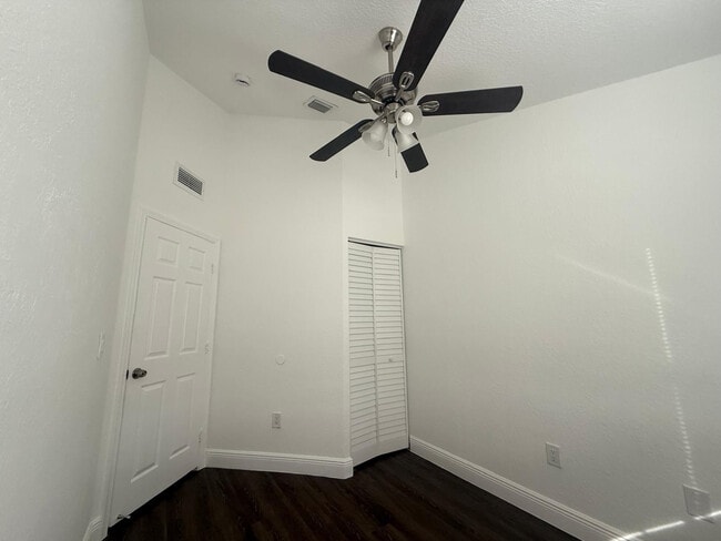 Building Photo - 6615 Winfield Blvd