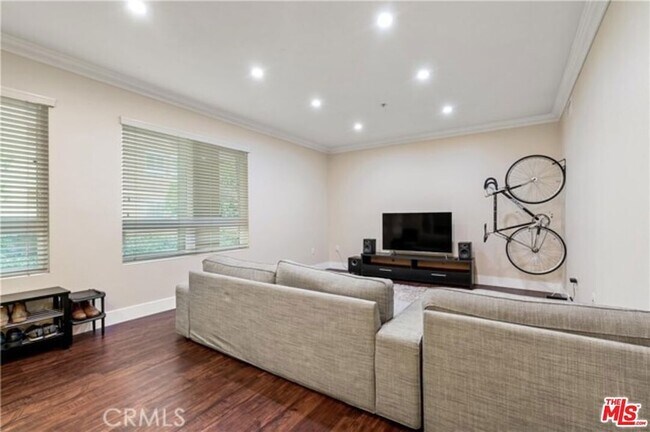 Building Photo - 1401 S St Andrews Pl