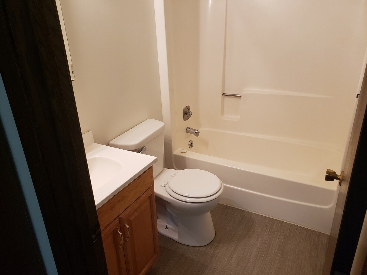 Building Photo - 1918 E 3rd St