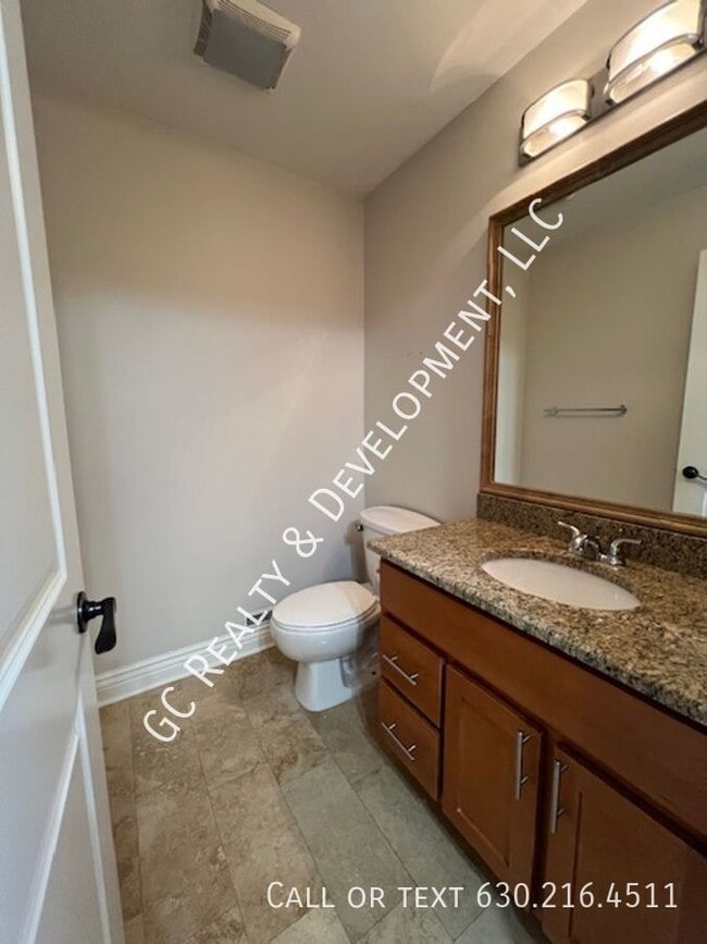 Building Photo - 925 Indian Boundary Dr