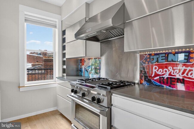 Building Photo - 1620 15th St NW