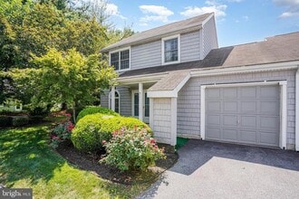 Building Photo - 224 Crescent Dr
