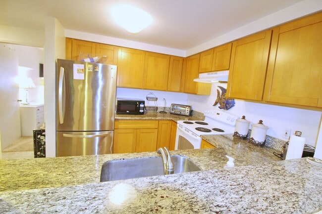 Building Photo - F-104 Kihei Shores Furnished 2 bed/2 full ...