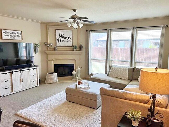 Building Photo - Beautiful 3 Bdrm 2 Bath Home in Fort Worth Texas - Near Haslet