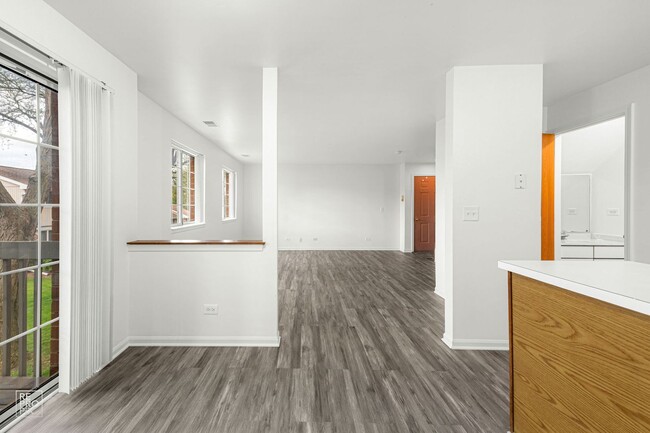 Building Photo - Two Bedroom Condo in Wheaton