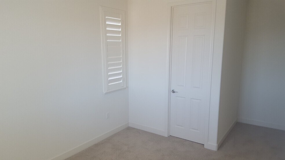 Building Photo - 2256 W Cantara Dr