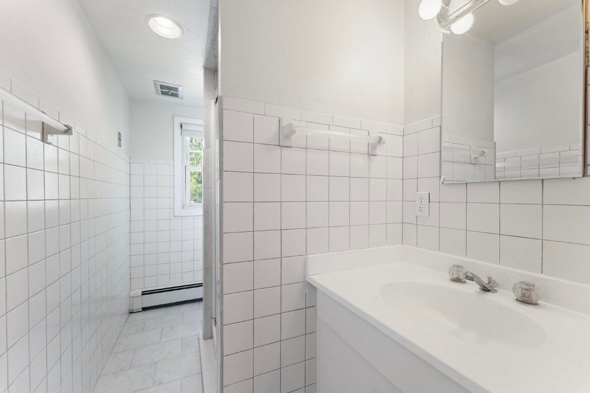 Building Photo - 409 Tappan Rd