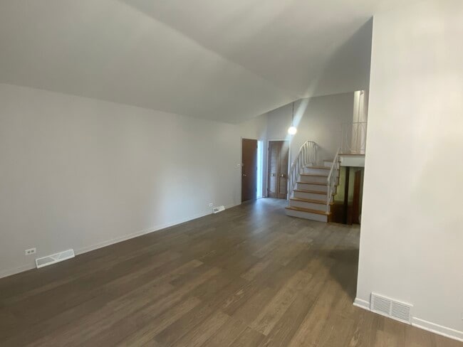 Building Photo - 8606 Crawford Ave