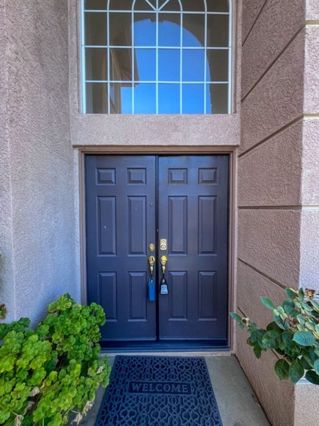 Building Photo - Large 4 bedroom Murrieta home with a loft ...