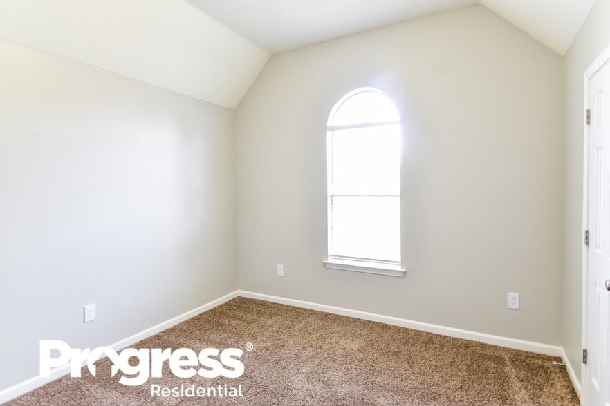 Building Photo - 1261 Thames Dr