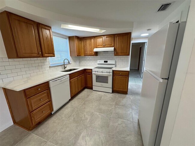 Building Photo - 3607 Cambridge St