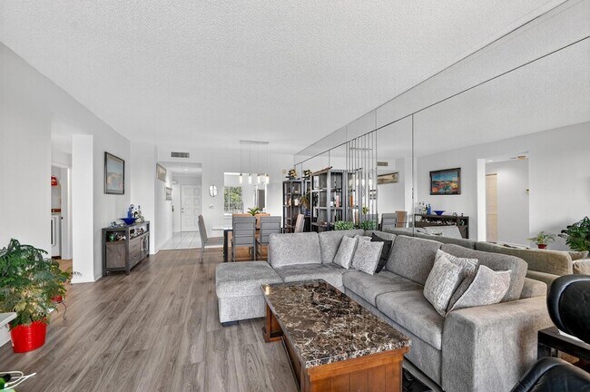 Building Photo - 6193 Pointe Regal Cir