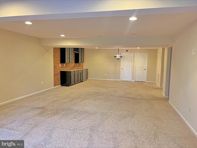 Building Photo - 120 Standpipe Rd