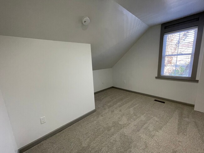 Bed 2 - 250 Allen Ave