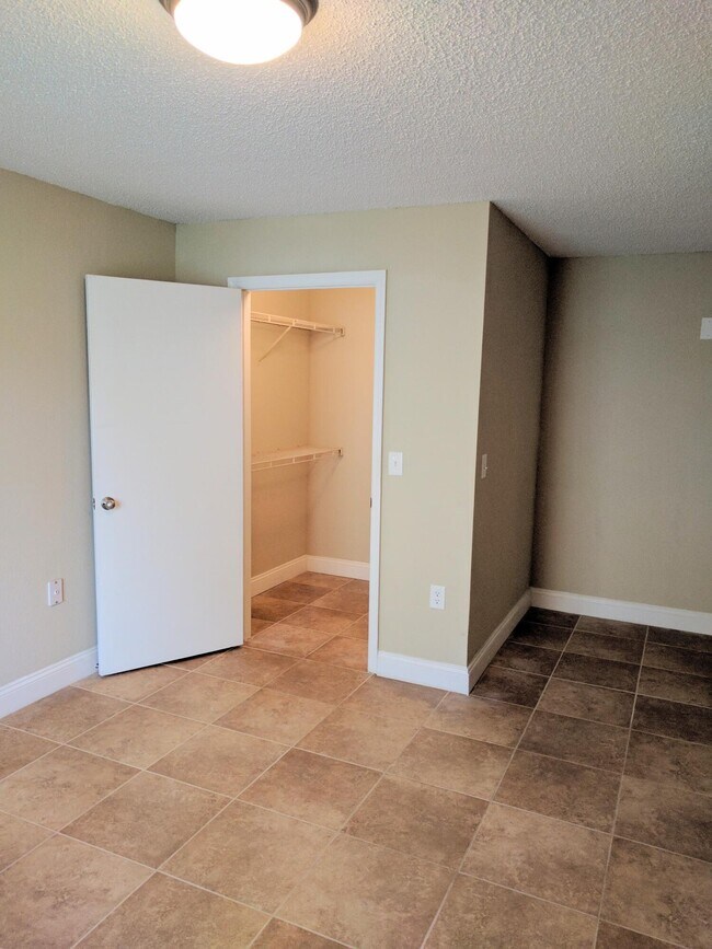 Building Photo - 12840 Vista Isles Dr