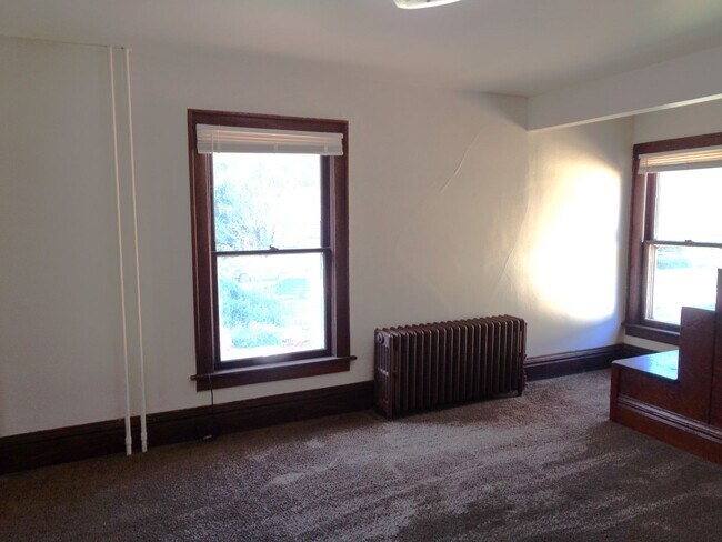 Building Photo - 1420 Garfield St