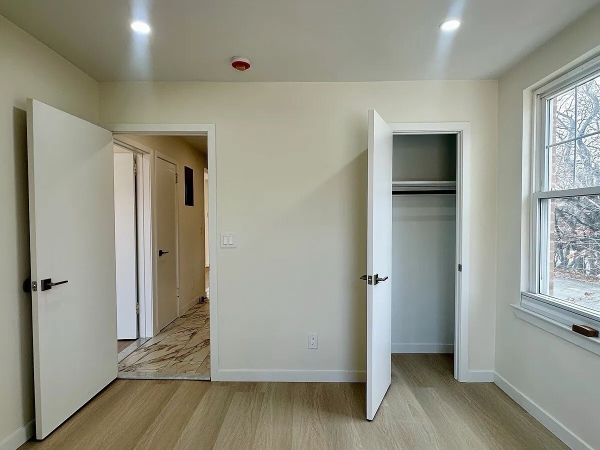 Building Photo - 2805 Saint Theresa Ave