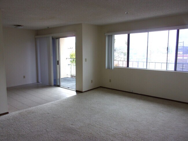 Building Photo - 411