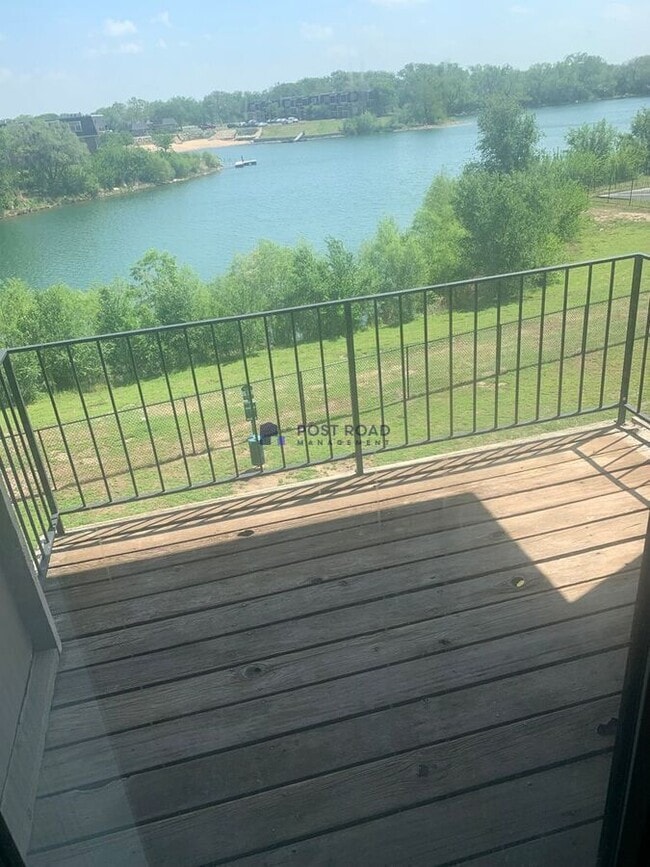 Building Photo - 585 W 27th St S