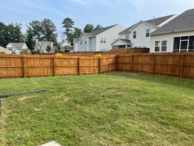 Building Photo - 3/2.5 House with Fenced-In yard and GORGEOUS interior!