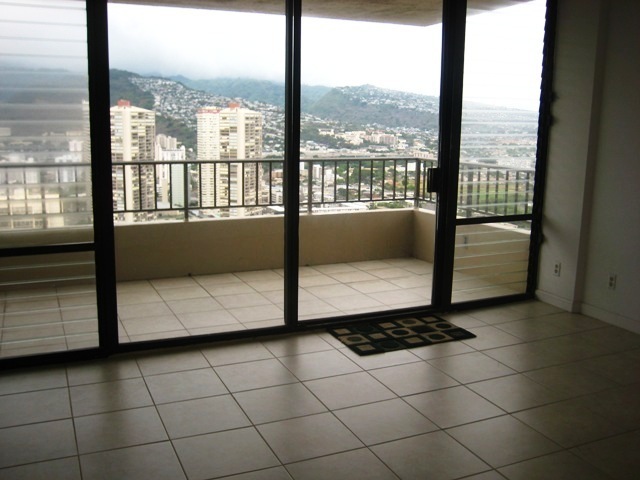 Building Photo - Waikiki 2/1 Diamond Head Views