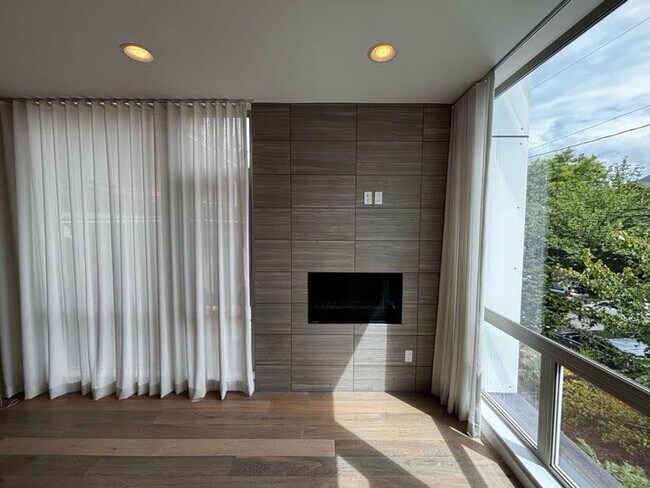 Building Photo - Modern Tri-Story in the heart of Capitol Hill