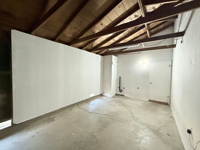 Building Photo - 606 Pierce St