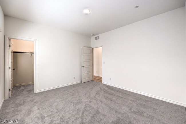 Building Photo - 600 N Carriage Hill Dr