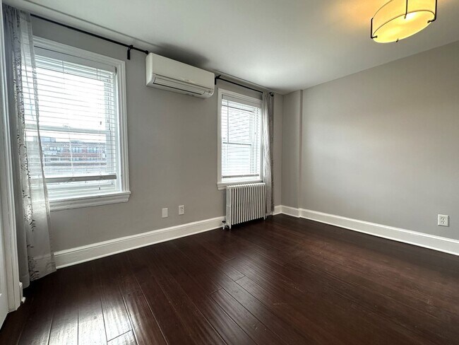 Building Photo - Stunning 4-Bedroom Townhome in the Heart of Fishtown! Available NOW!