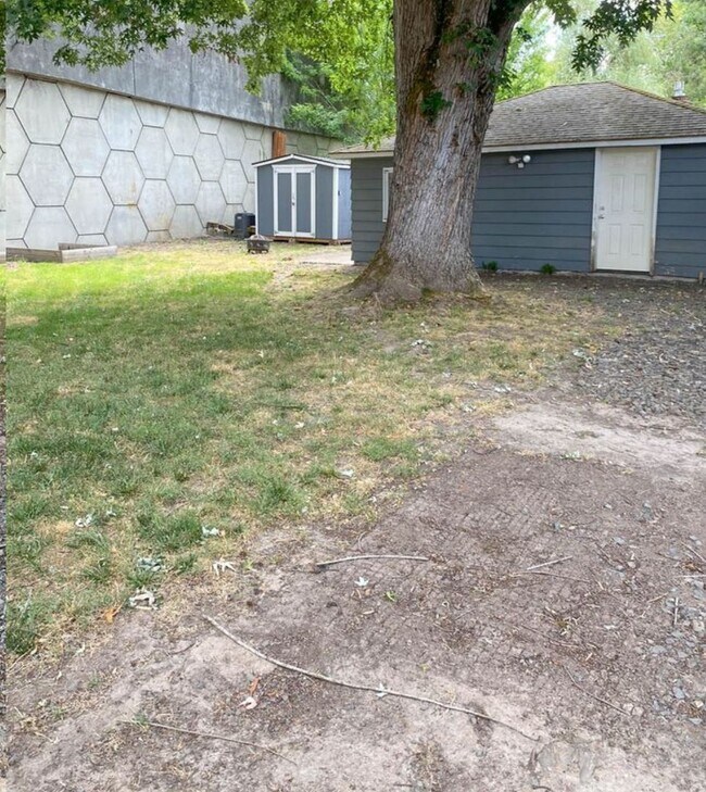 Building Photo - 30 SW 131st Ave