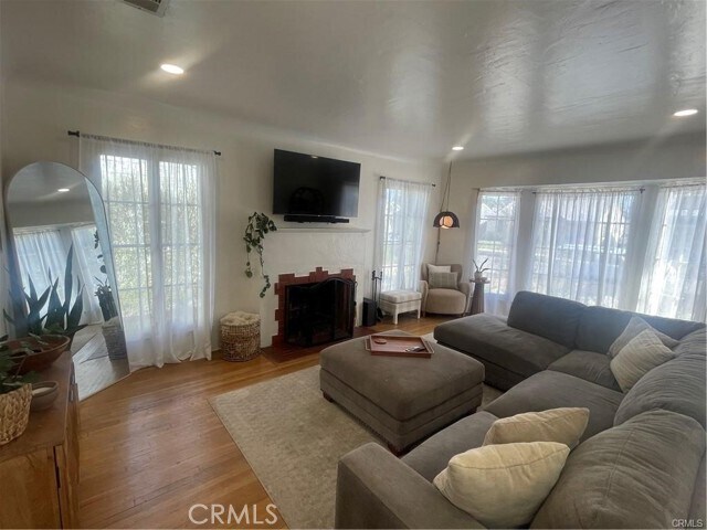 Building Photo - 4586 Sunnyside Dr